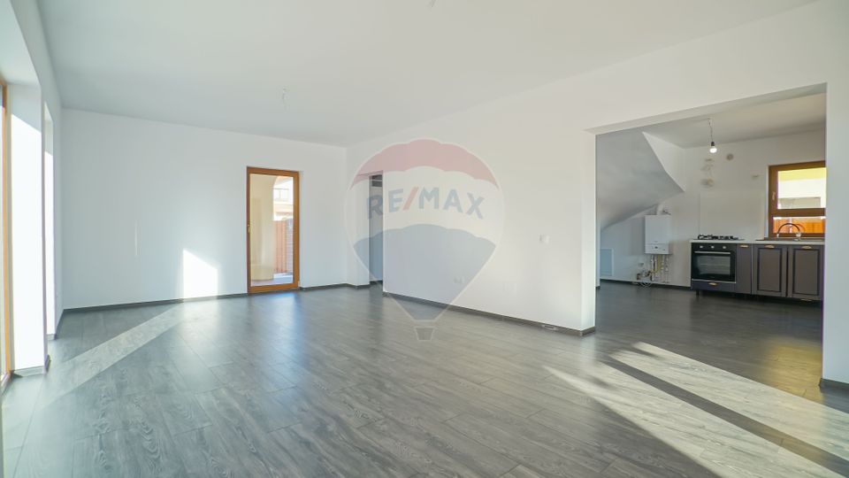 REZERVATA! Vilă nouă, cu 4 camere si teren de 500mp, în Cristian