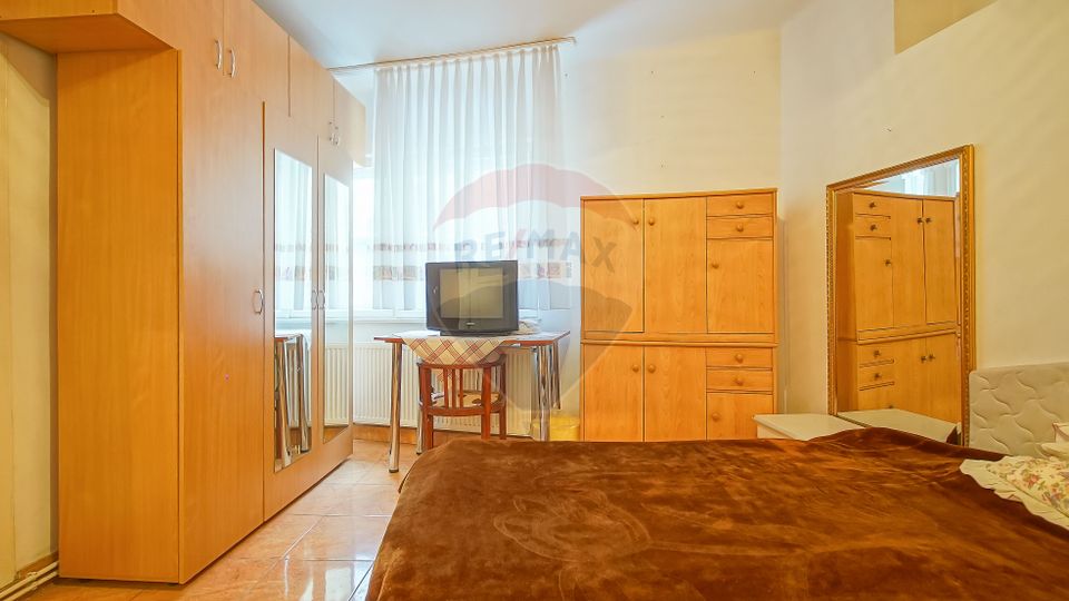 Proprietate cu 2 apartamente și garaj, Schei