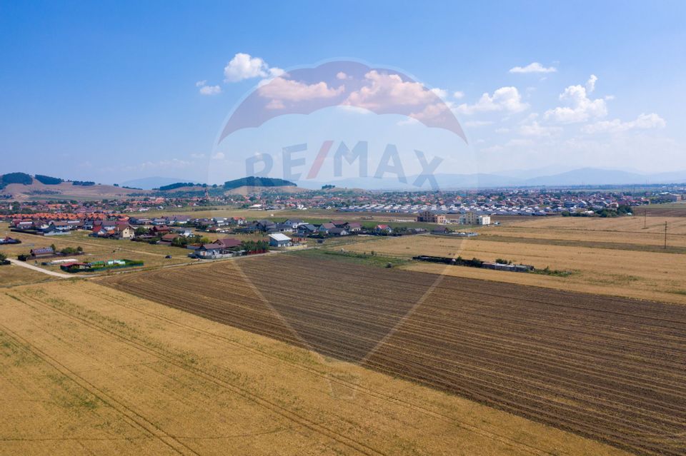 Land 10,700sqm Sanpetru / Strada George cosbuc