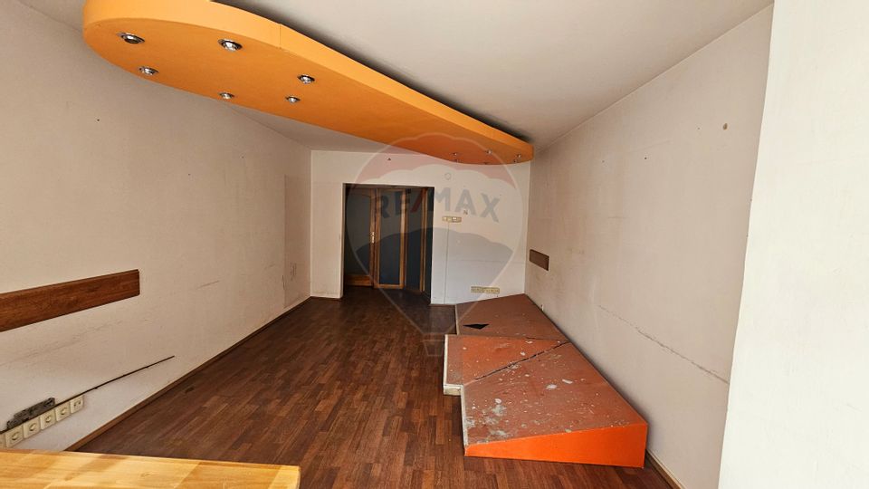 80sq.m Commercial Space for sale, Maratei area