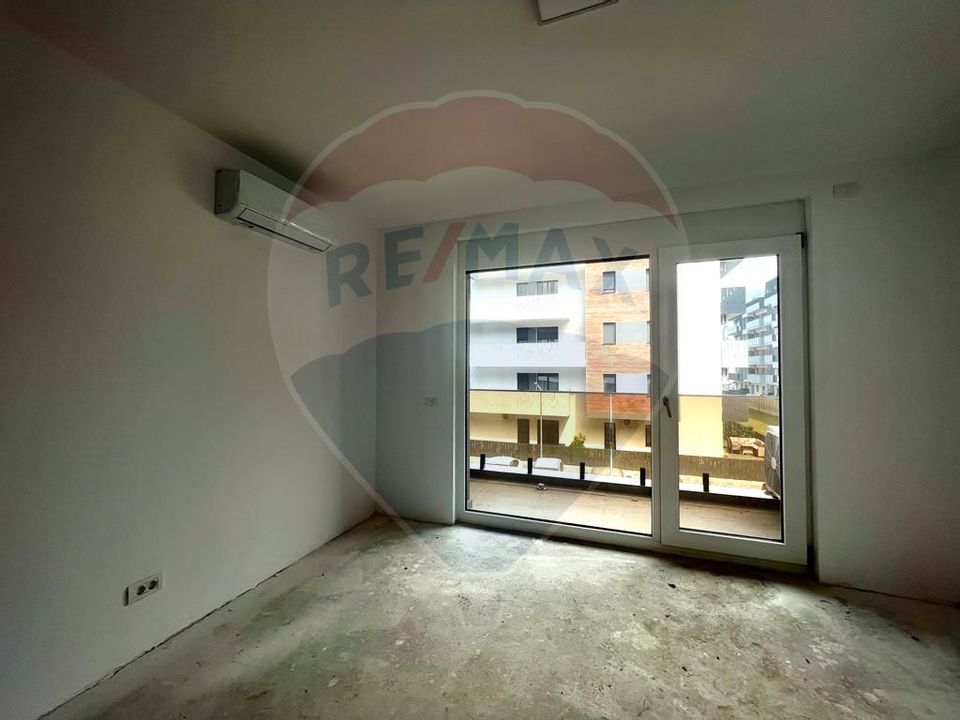 Apartament 3 camere și loc de parcare de vânzare, West Residence