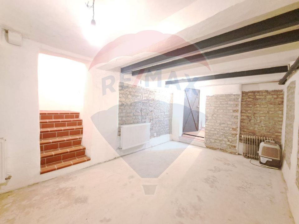 Spațiu comercial-Demisol-Atelier de arta