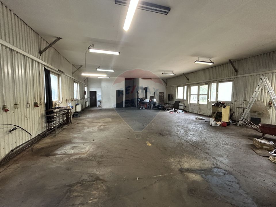 Spațiu industrial de 560mp / platforma betonata 2900mp 100m front