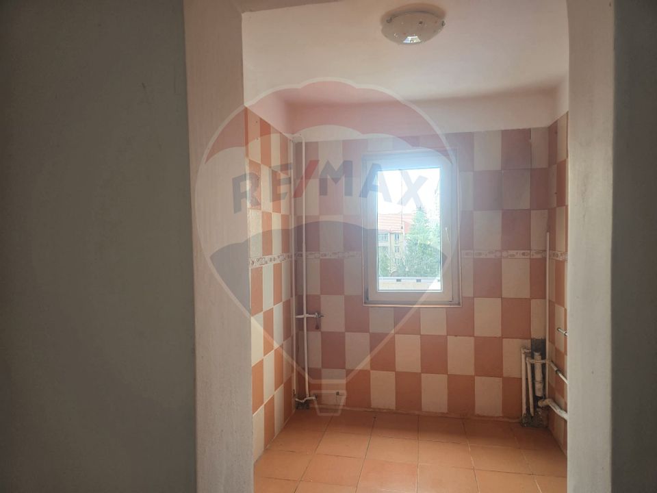 3 room Apartment for sale, Zimbru area