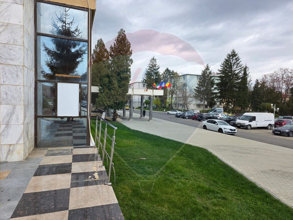 Spatiu comercial de inchiriat in zona centrala a mun Onesti