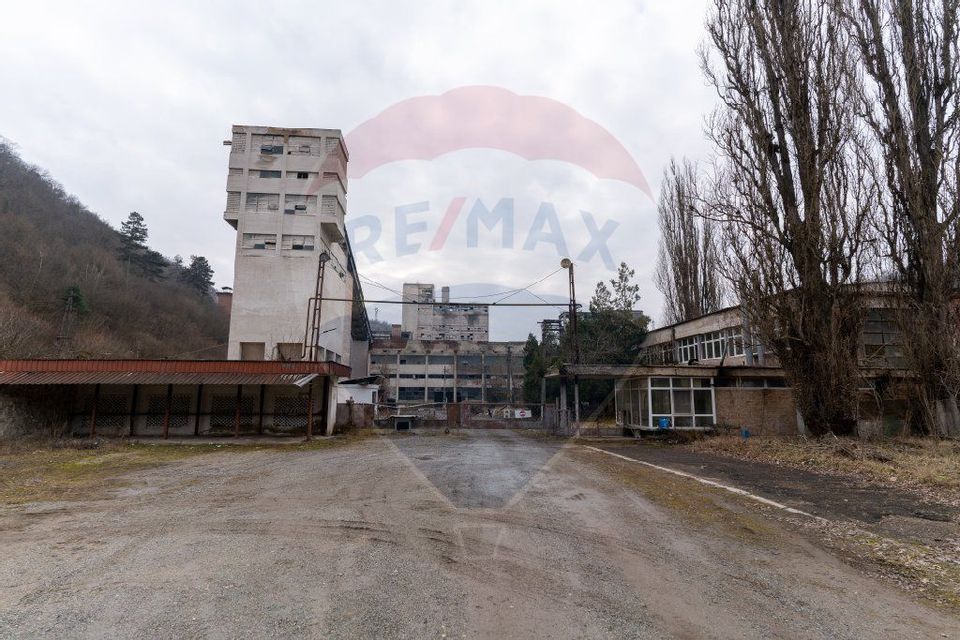 7,000sq.m Industrial Space for sale, Periferie area