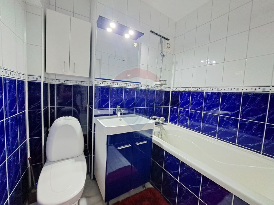 Apartament spatios cu 4 camere de vanzare pe Bdul Decebal