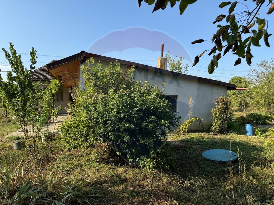 Casa cu teren - oaza de liniste - in Coltirea