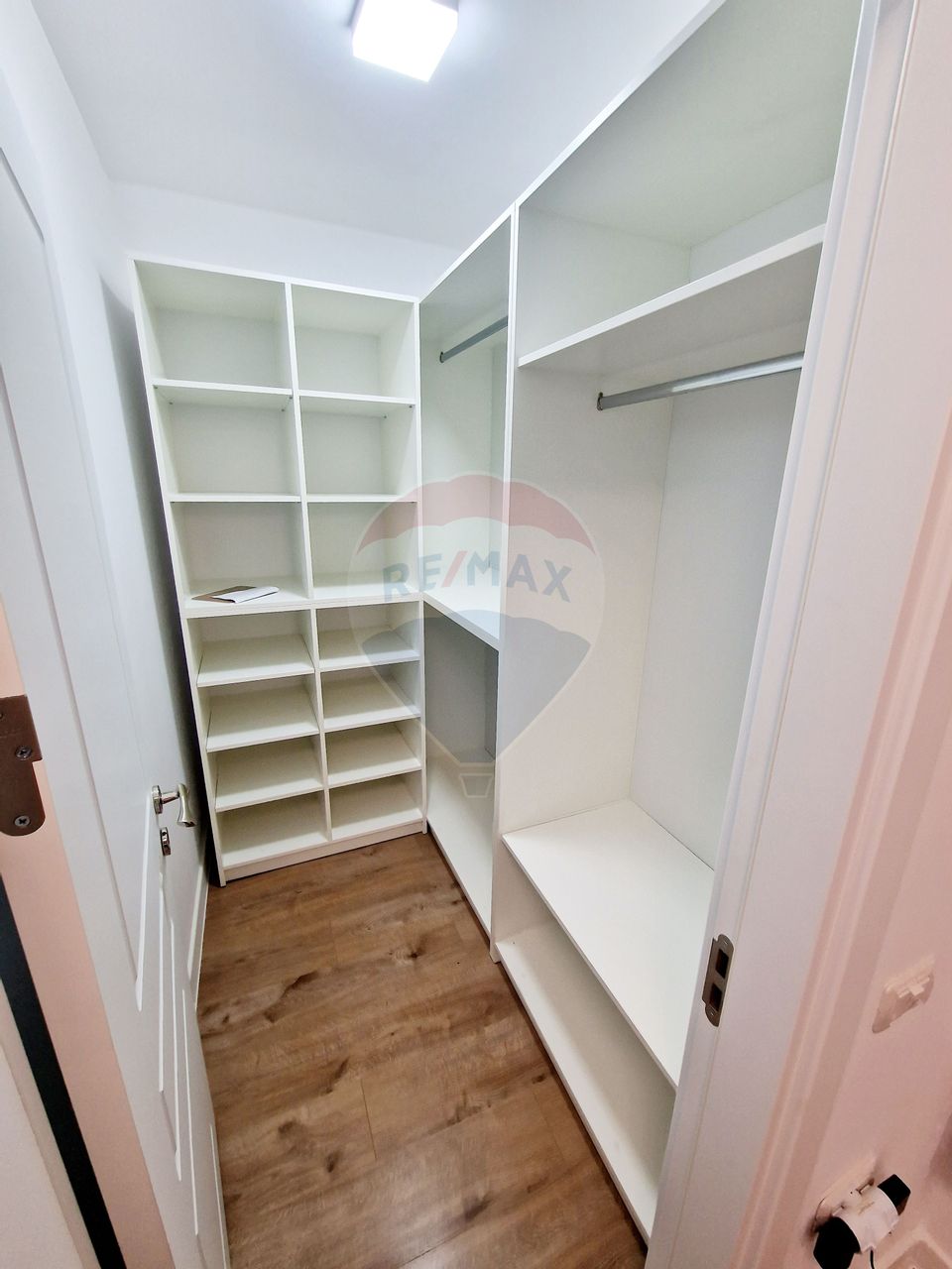 Apartament cu 3 camere de vânzare în Cartier Tei