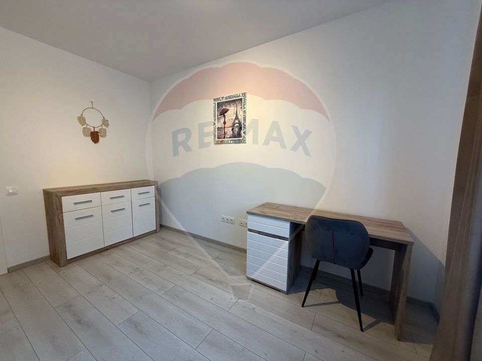Apartament cu 3 camere, 2 bai și loc de parcare