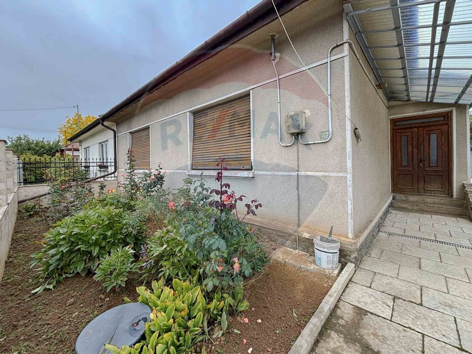 Casă / Vilă cu 5 camere de vânzare în Aleșd zona Ultracentral