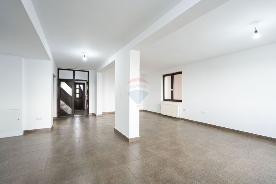 De vânzare casă cu 5 camere, teren 1000 mp Oncea, Calea Bihorului