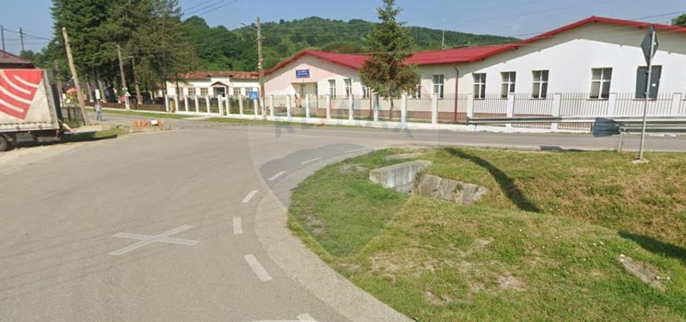 Spatiu comercial central Valea Lunga-Cricov de vanzare 2300 mp teren