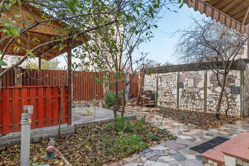 Casă / Vilă cu 6 camere de vânzare - Oraselul Copiilor