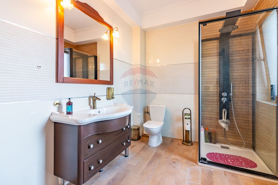 For Sale House / Villa with 11 rooms and Production Hall Voluntari