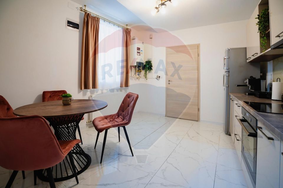 Afacere Activa + Locuinta Premium cu 2 Camere in Centru Istoric Brasov