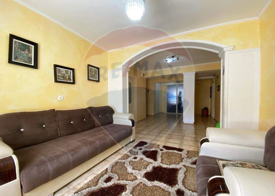 4 room Apartment for rent, Spitalul Judetean area