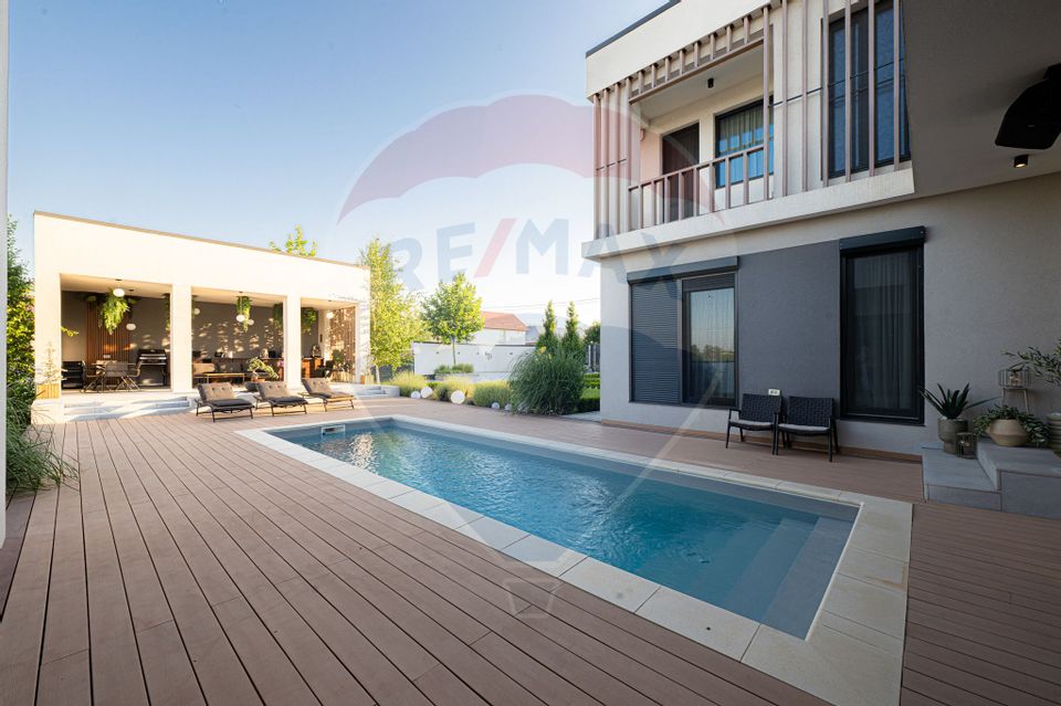 8 room House / Villa for sale