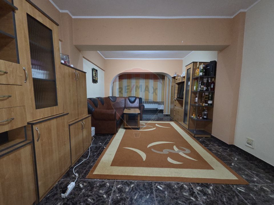 Apartament cu 3 camere etajul 1, Campineanca