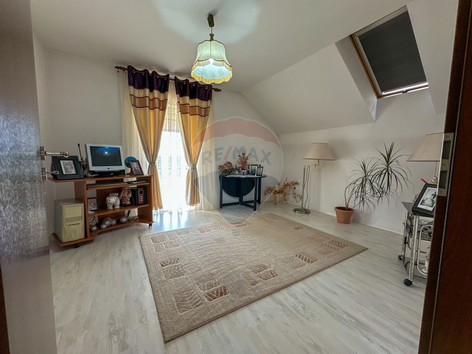 Vila de vanzare pe Str.Strugurilor/Terezian