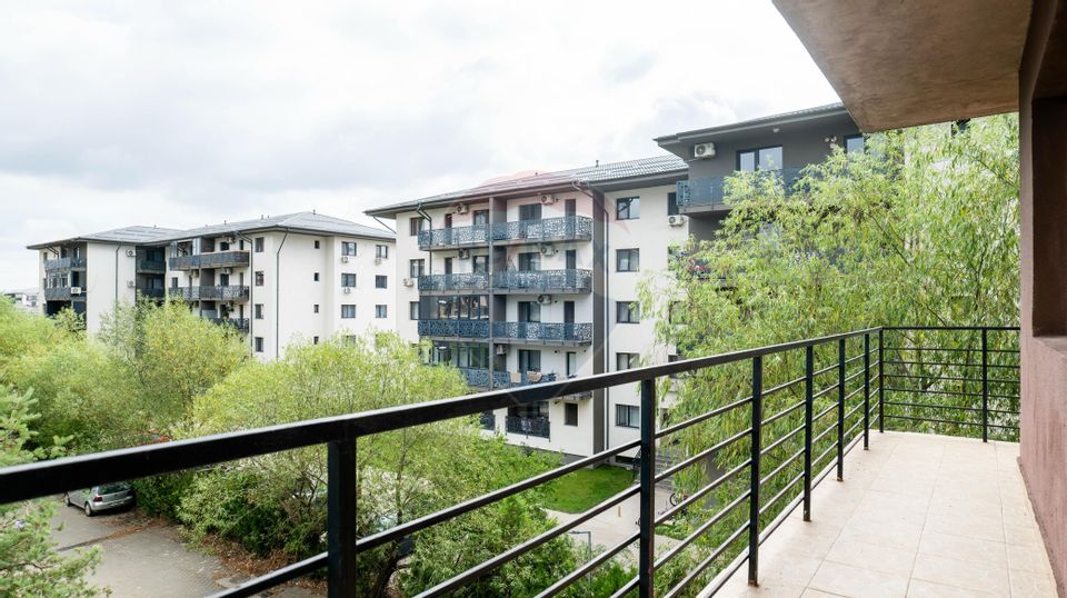 Apartament cu 3 camere de închiriat