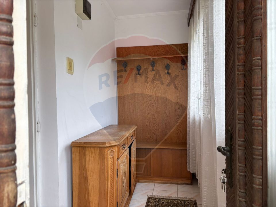 Casă / Vilă cu 5 camere de vânzare în Aleșd zona Ultracentral