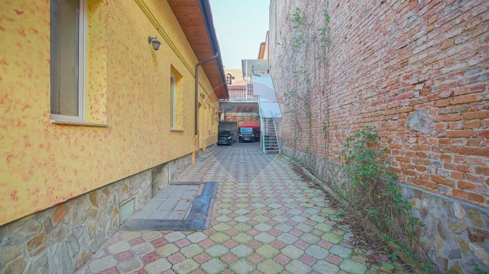 Casă singur în curte pe str. Lungă nr. 74