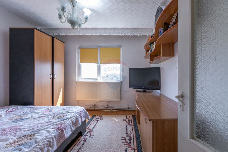 Apartament 3 camere decomandate – Strada Bicaz, zona Narcisa