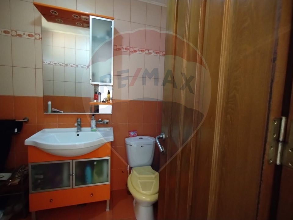 6 room House / Villa for sale, Periferie area