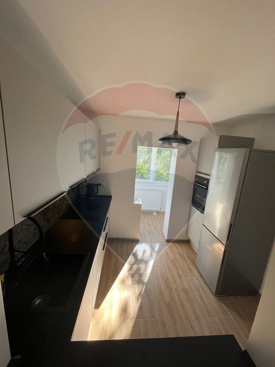 Apartament cu 3 camere de închiriat în zona Decebal