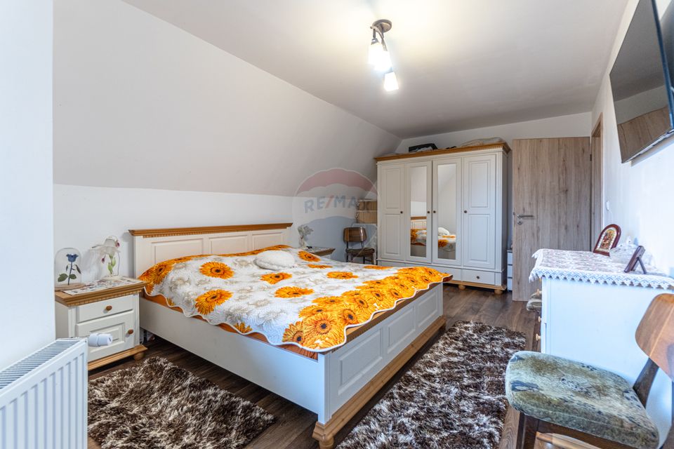 Casă / Vilă cu 6 camere de vânzare in Tarlungeni