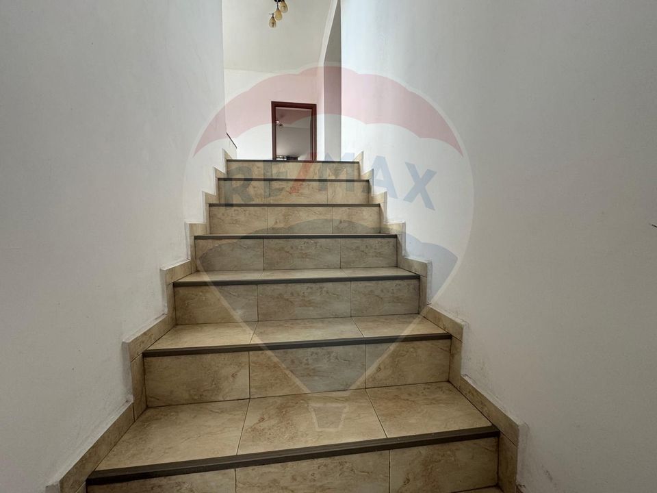 Spațiu comercial de 900mp de vânzare în zona Romanesti