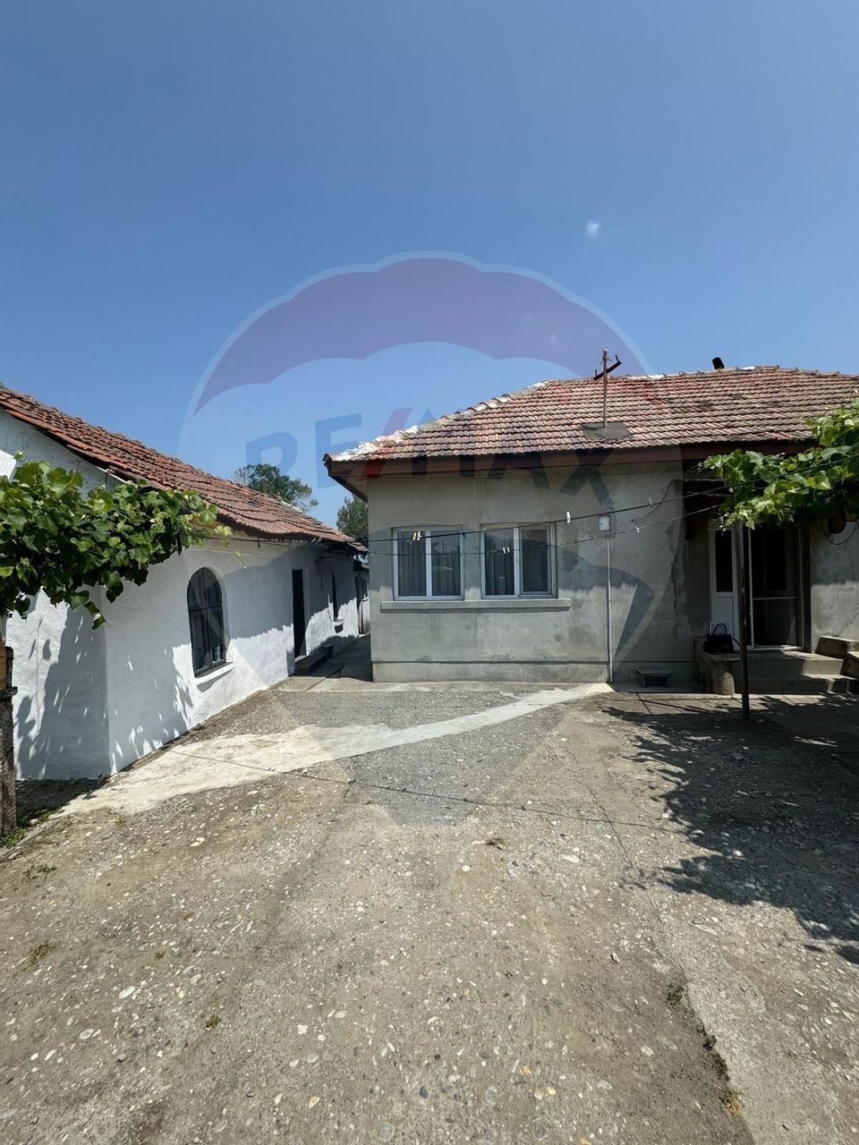 Casă 74 mp/ Predesti 1331 mp teren intravilan