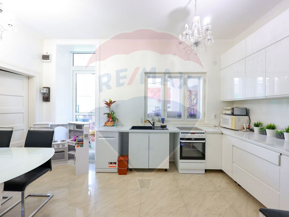 10 room House / Villa for sale, Central area