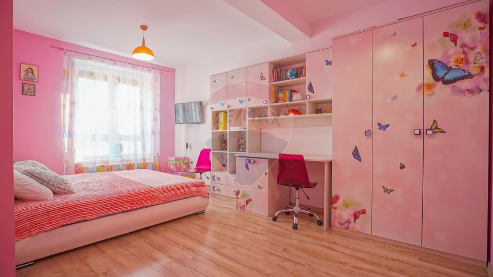 REZERVAT! Penthouse cochet, 3 camere, terasă mare, langă aeroport