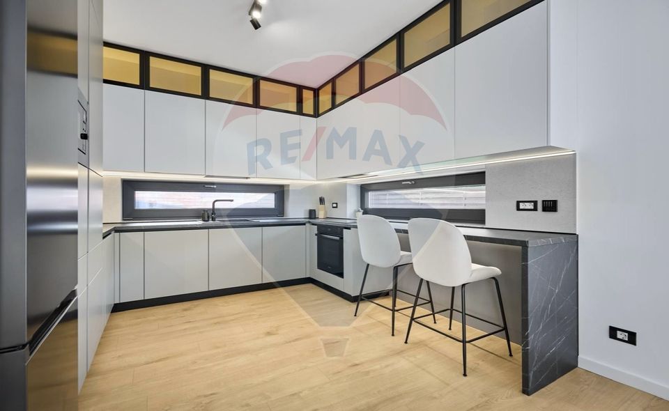 House / Villa for sale in Mogosoaia, shop, bus, utilities