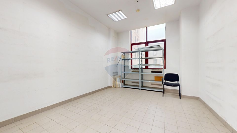 250sq.m Commercial Space for rent, Ultracentral area