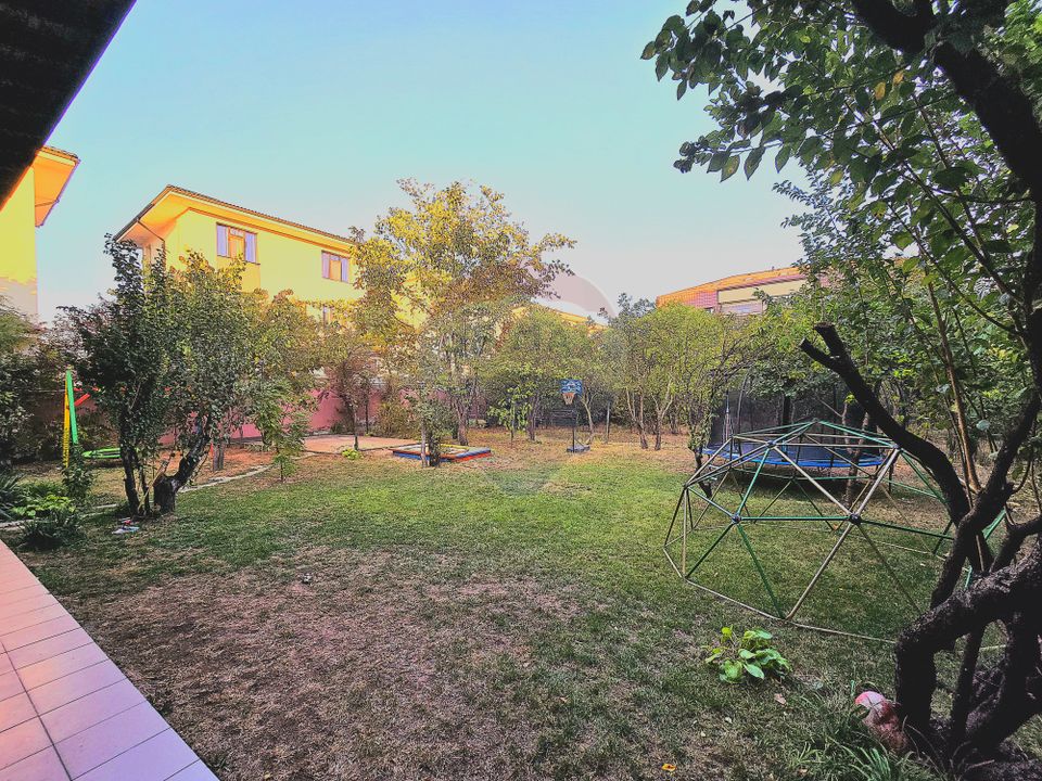 180sq.m Commercial Space for rent