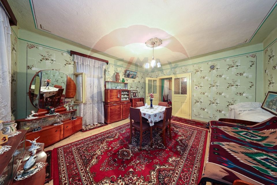 Casă de vacanta, cu annexe si pomi fructiferi, Ungra!