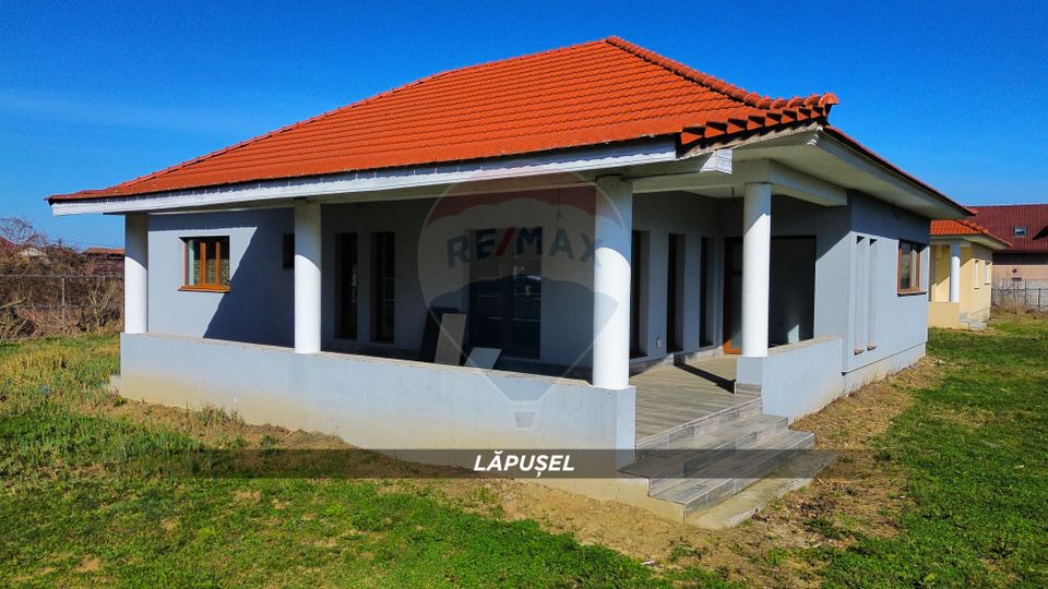 Casă cu 4 camere de vânzare