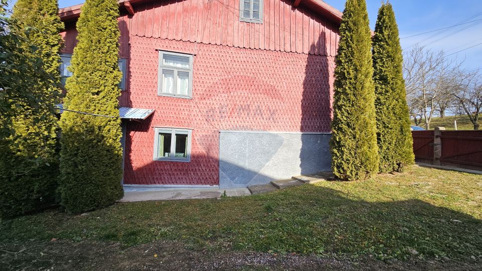 Casă / Vilă cu 3 camere de vânzare-Cacica-Suceava