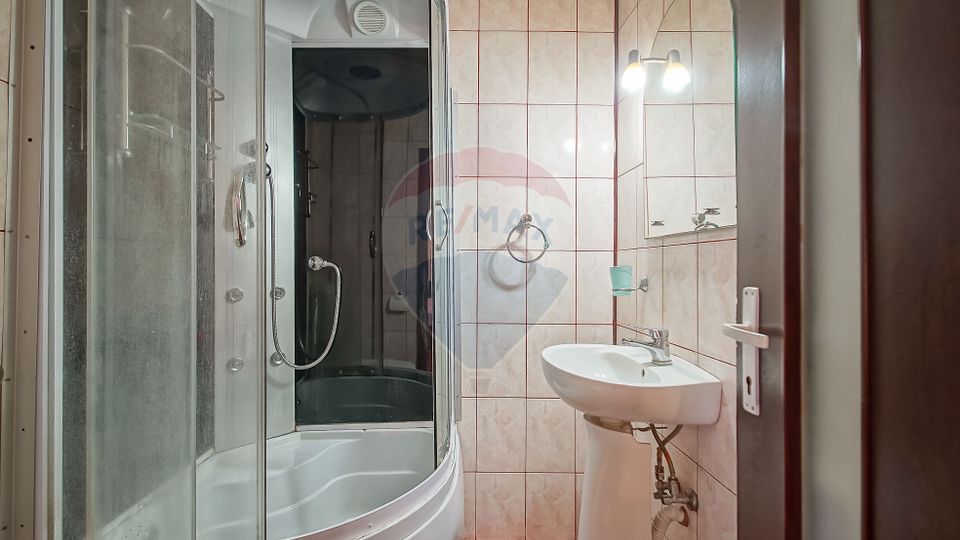 Casă / Vilă cu 12 camere de vânzare în zona Astra