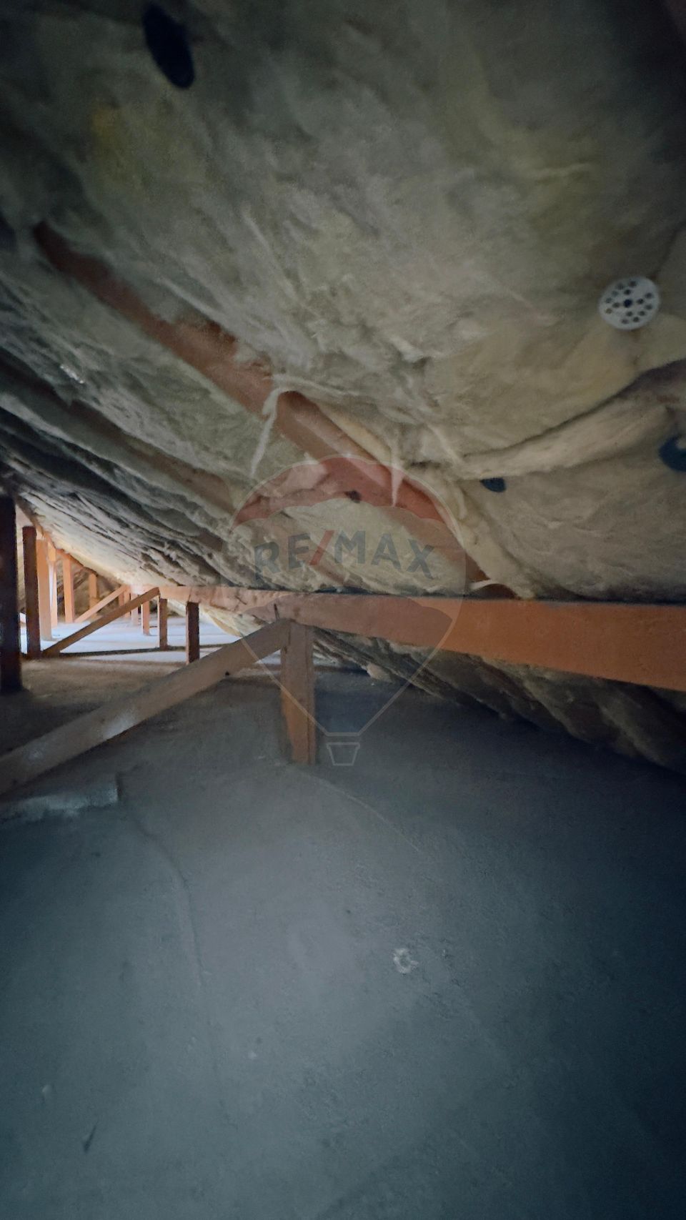 Proprietate premium în Filiași, locuință de lux cu spații comerciale