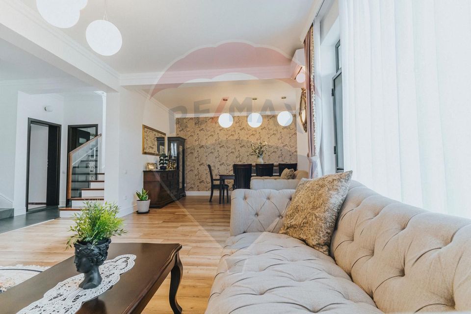 Ready to Move Family Home with Heated Pool – Gheorghe Doja Street, Ora