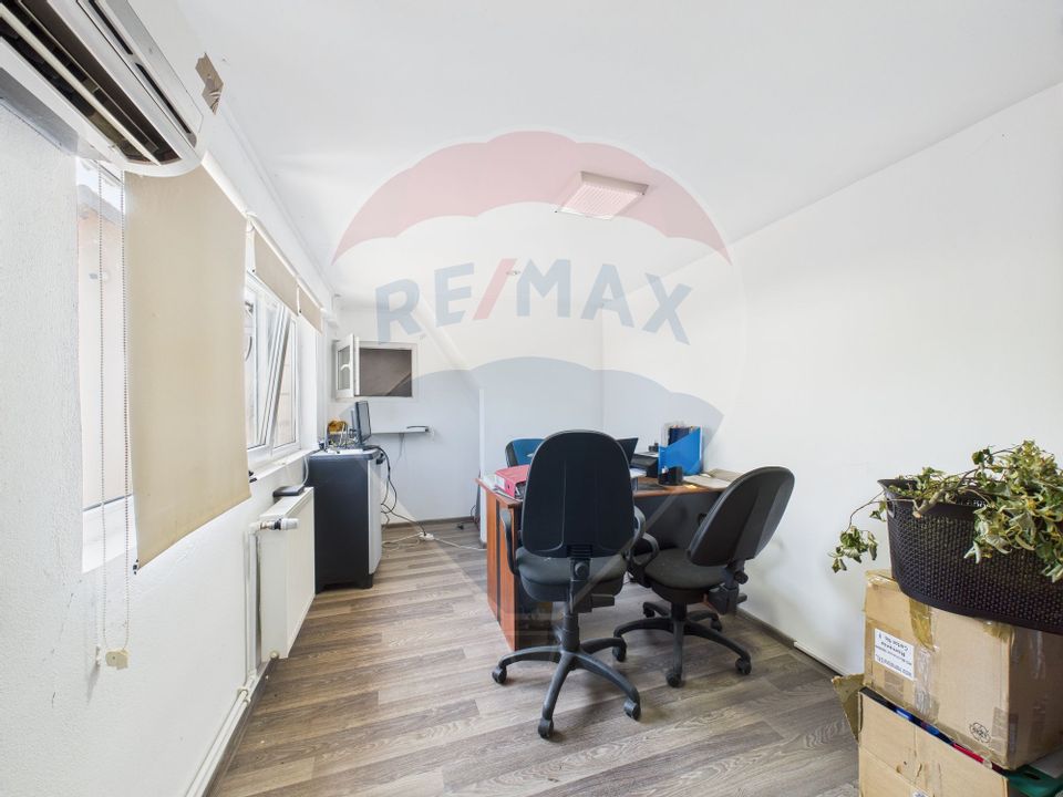 Hala, teren 5000 mp si casa in Potlogi- 38 km pana in Bucuresti