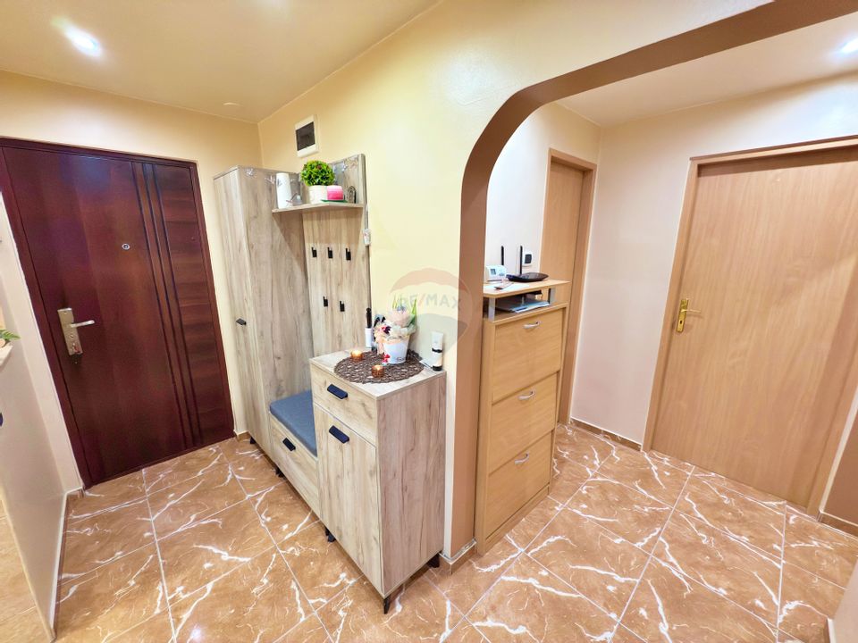 Apartament cu 3 camere de vânzare în zona Micalaca