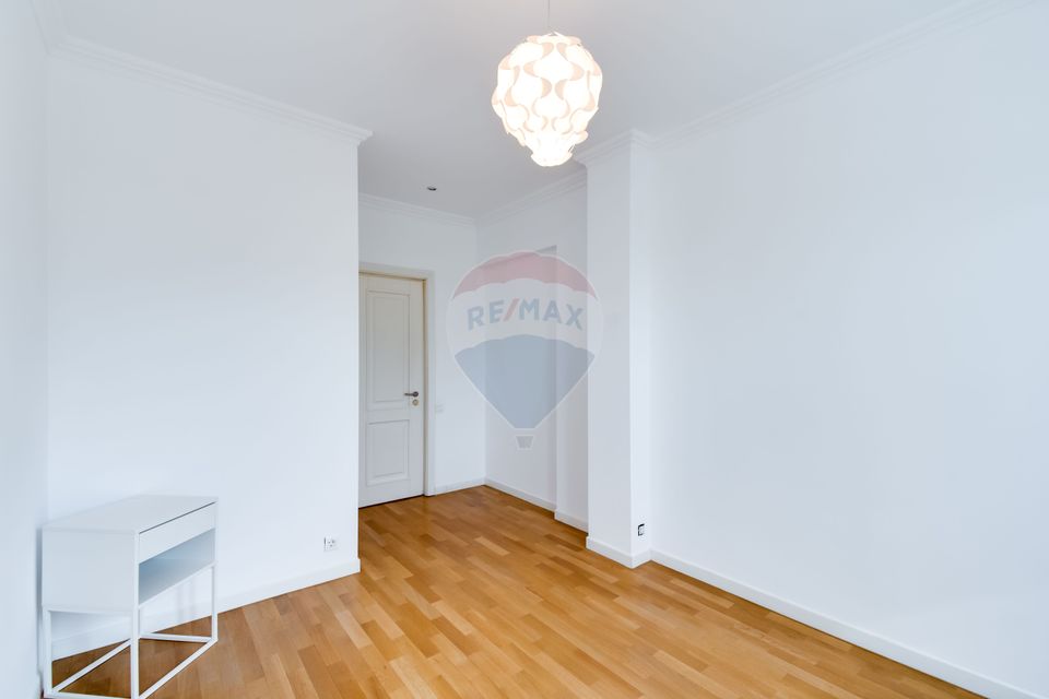 Apartament cu 4 camere de închiriat în Sisesti