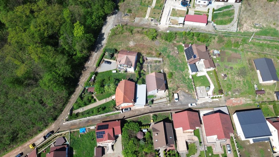 Casă cu vedere spre lac și pădure -deasupra  Barajului Ighis