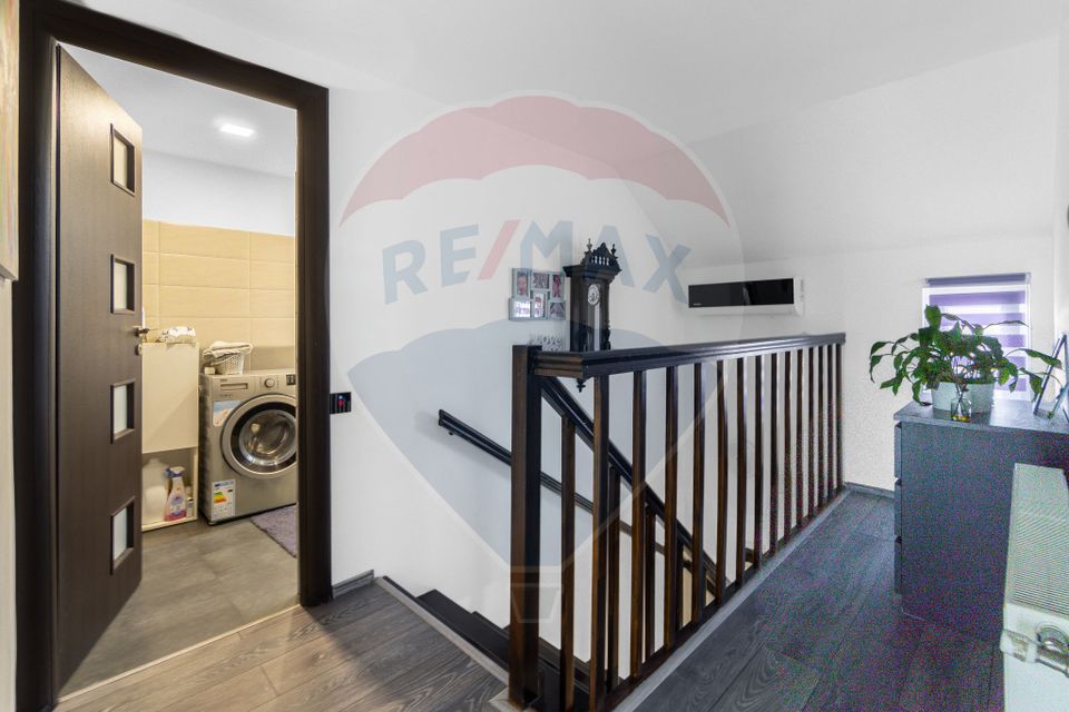 Casă / Vilă cu 4 camere de vânzare în zona Central