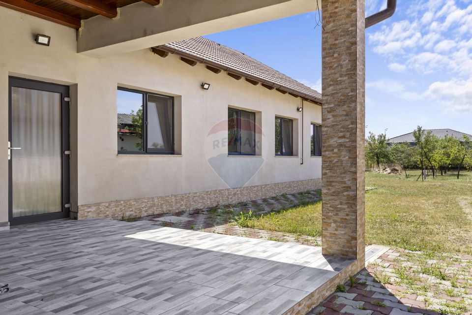 Casă noua 246 mp cu teren 1363 mp  de vânzare Sannicolau Mic, Arad